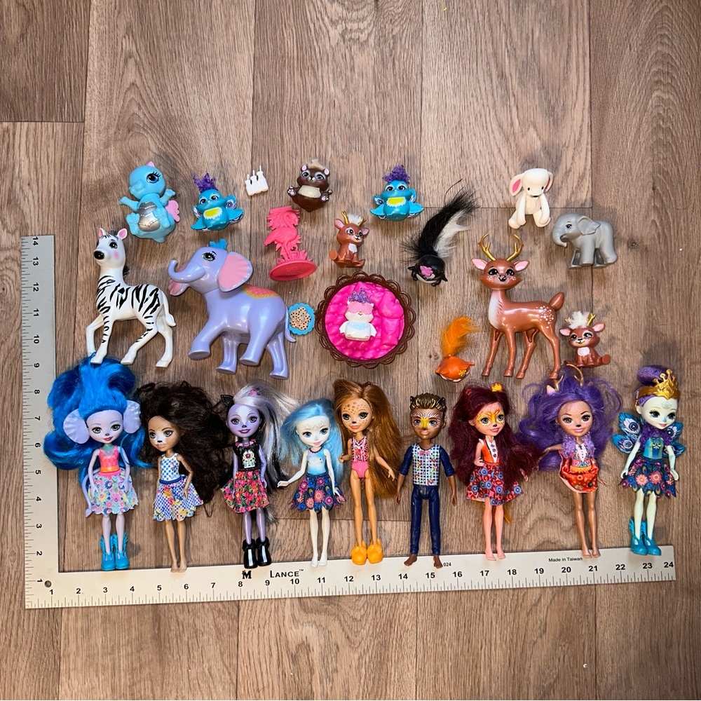 Enchantimals Lot Of Dolls Pets And Accessories